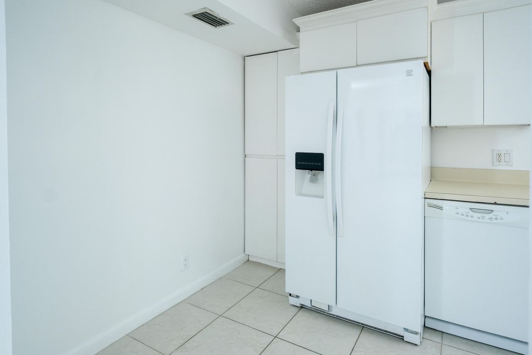 For Sale: $214,999 (2 beds, 2 baths, 1111 Square Feet)