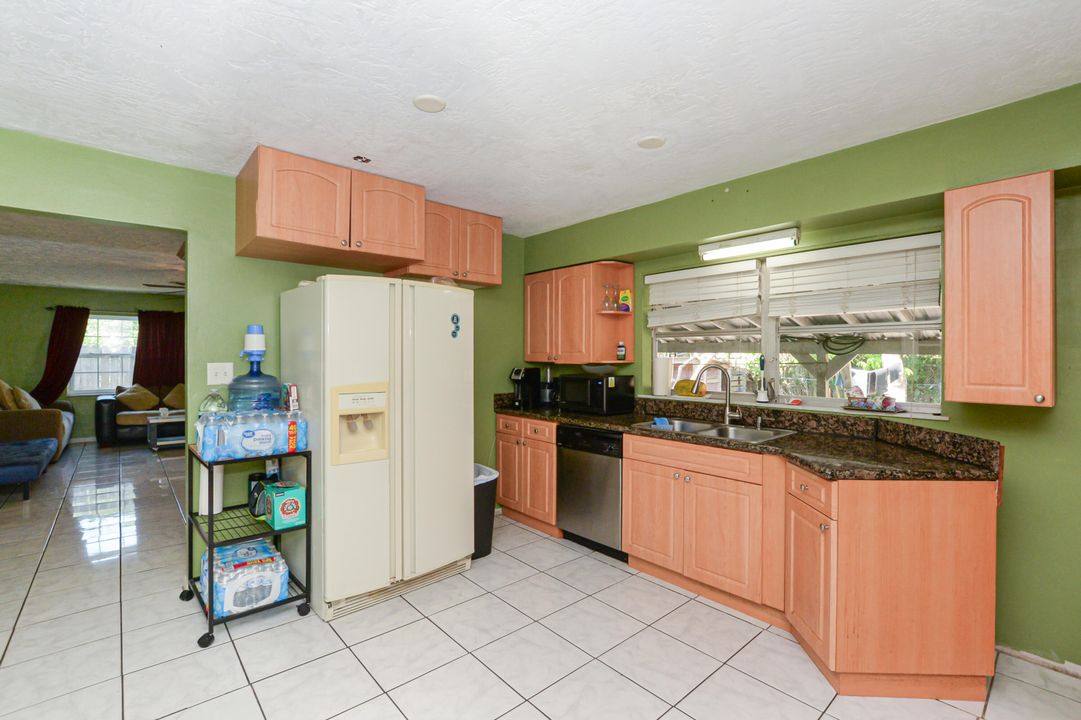 For Sale: $360,000 (4 beds, 2 baths, 1898 Square Feet)