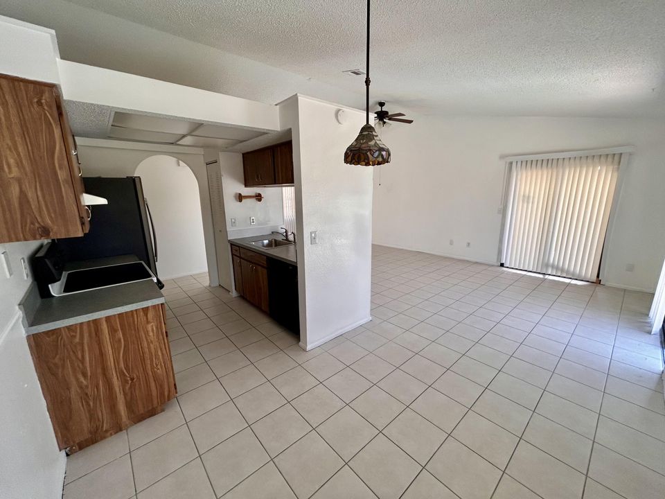 For Rent: $2,495 (3 beds, 2 baths, 1153 Square Feet)