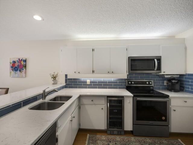 For Rent: $3,500 (2 beds, 2 baths, 1101 Square Feet)
