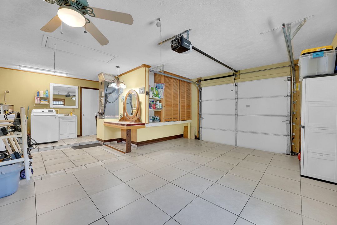 For Sale: $348,000 (2 beds, 2 baths, 1174 Square Feet)