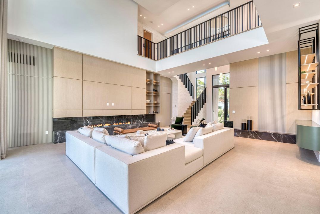 For Sale: $5,745,000 (5 beds, 5 baths, 4300 Square Feet)