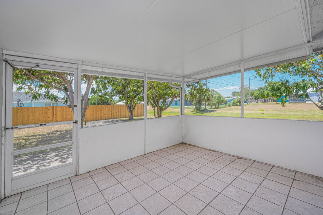 For Sale: $439,000 (3 beds, 2 baths, 2052 Square Feet)