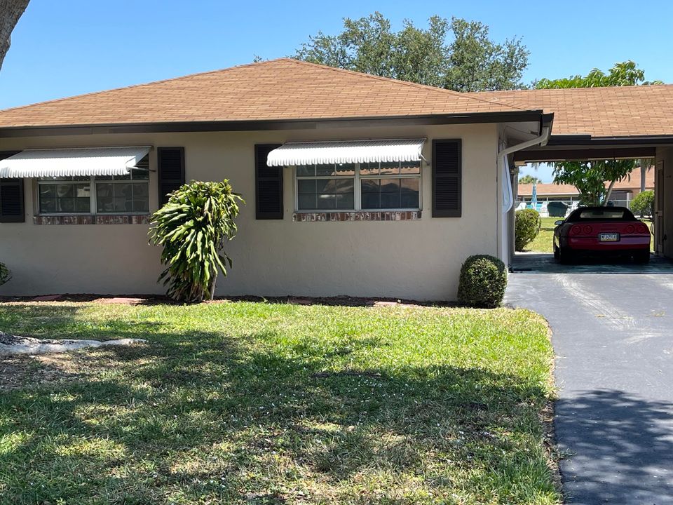 Active With Contract: $199,900 (2 beds, 2 baths, 950 Square Feet)