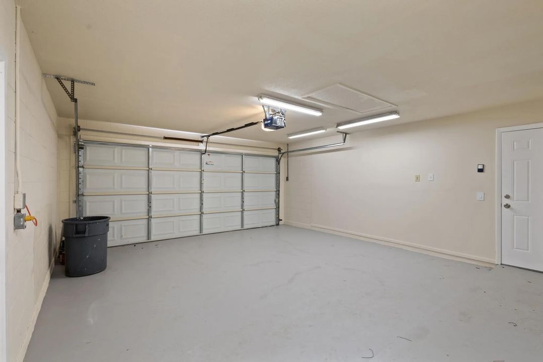 For Sale: $330,000 (3 beds, 2 baths, 1463 Square Feet)