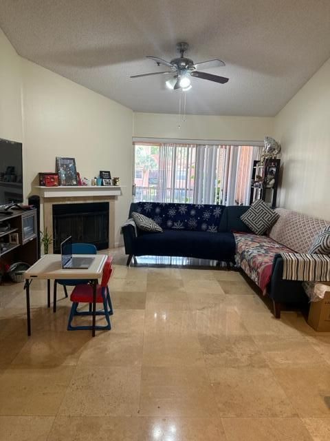 For Rent: $2,600 (2 beds, 2 baths, 997 Square Feet)