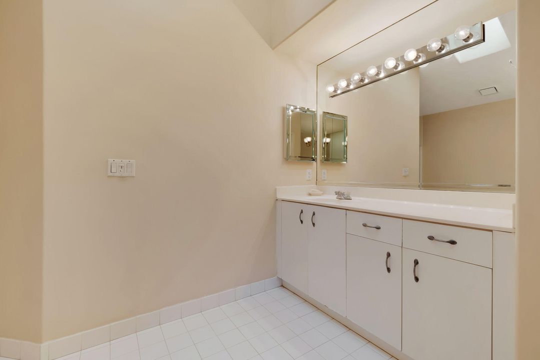 Active With Contract: $439,000 (3 beds, 2 baths, 1986 Square Feet)