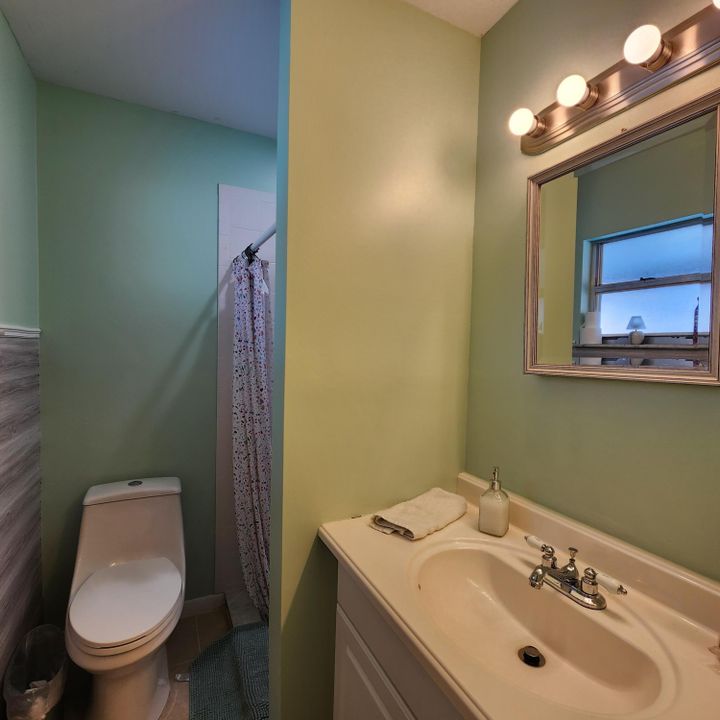 For Sale: $315,000 (2 beds, 2 baths, 1039 Square Feet)