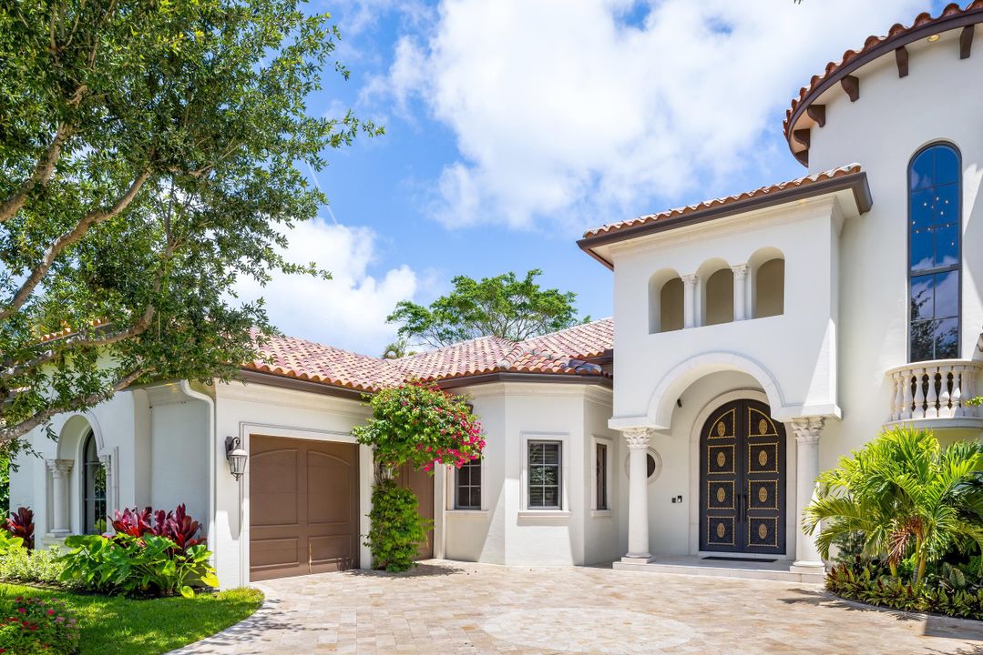 For Sale: $6,995,000 (6 beds, 7 baths, 5659 Square Feet)