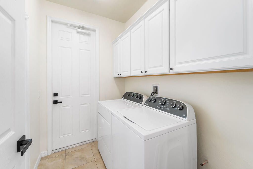 Active With Contract: $3,800 (3 beds, 2 baths, 1533 Square Feet)