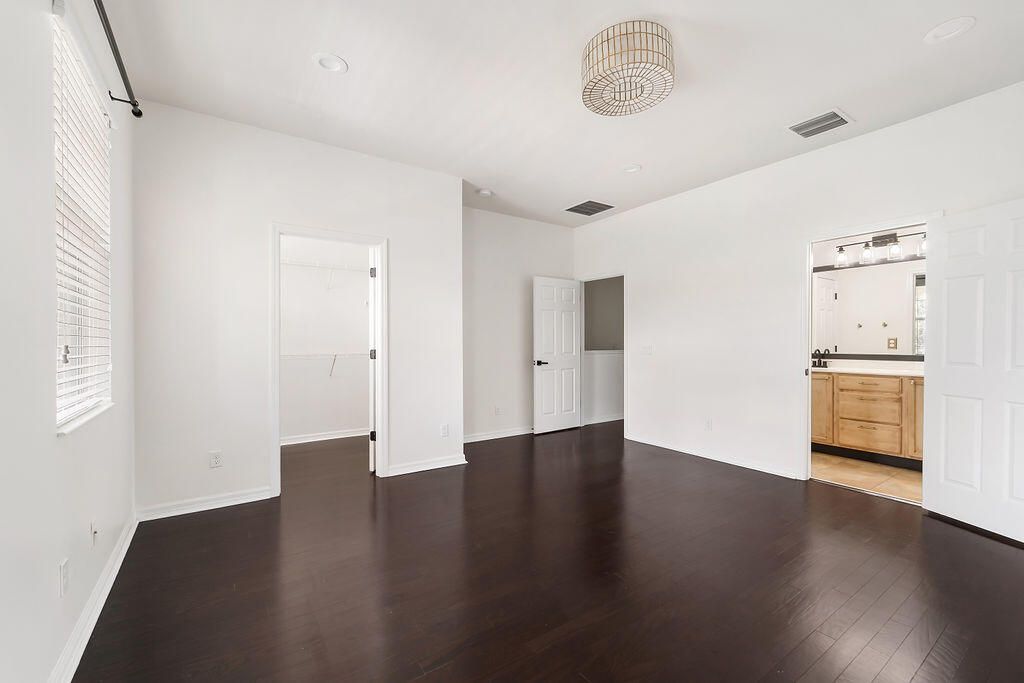 Active With Contract: $3,800 (3 beds, 2 baths, 1533 Square Feet)