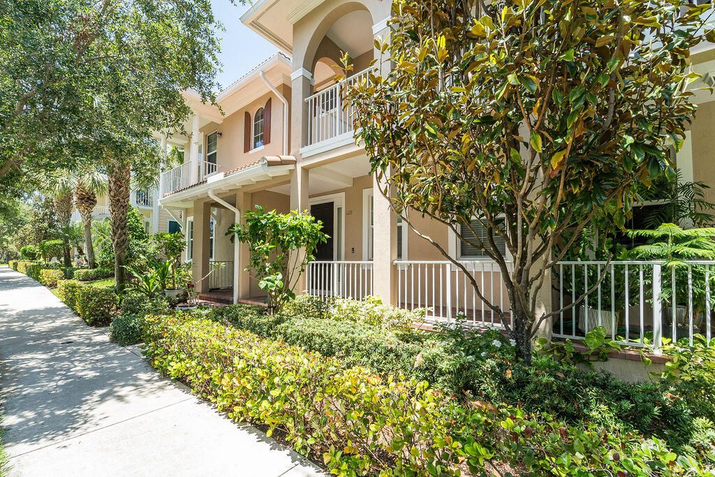Active With Contract: $3,800 (3 beds, 2 baths, 1533 Square Feet)
