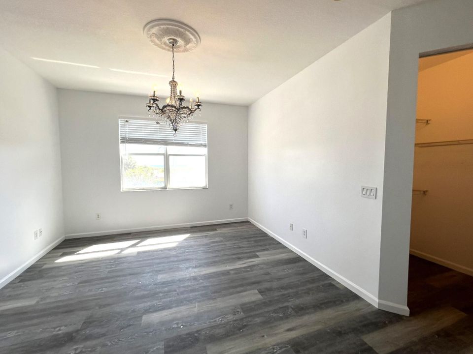 Active With Contract: $4,000 (3 beds, 3 baths, 2201 Square Feet)
