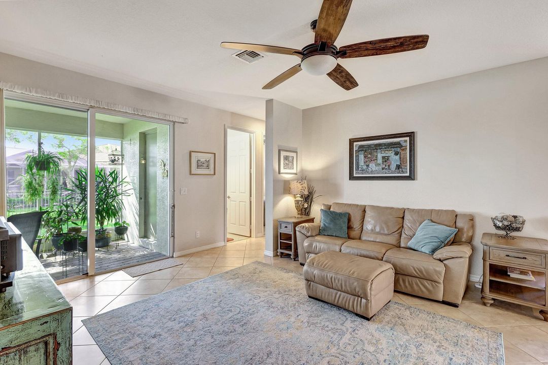 Active With Contract: $489,900 (3 beds, 2 baths, 1660 Square Feet)
