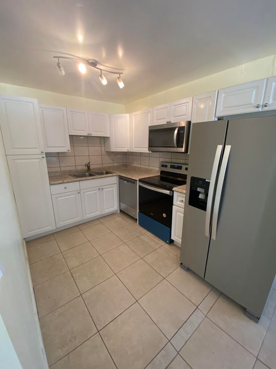 For Rent: $1,950 (3 beds, 1 baths, 1168 Square Feet)