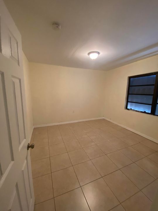 For Rent: $1,950 (3 beds, 1 baths, 1168 Square Feet)