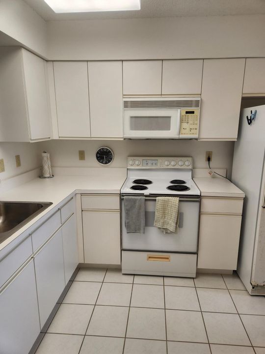 For Rent: $2,800 (2 beds, 2 baths, 1460 Square Feet)