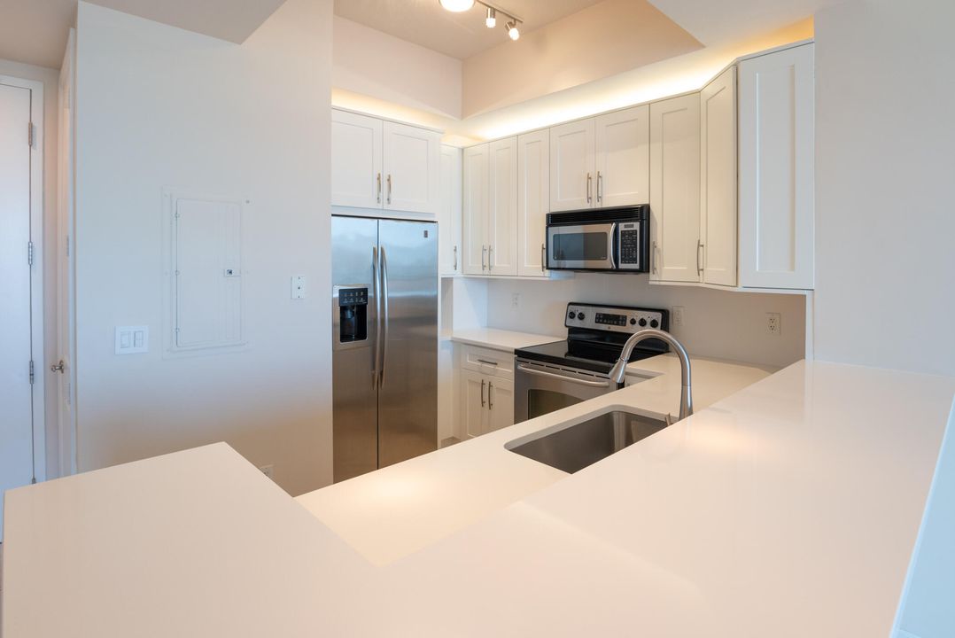 For Sale: $695,000 (2 beds, 2 baths, 1250 Square Feet)
