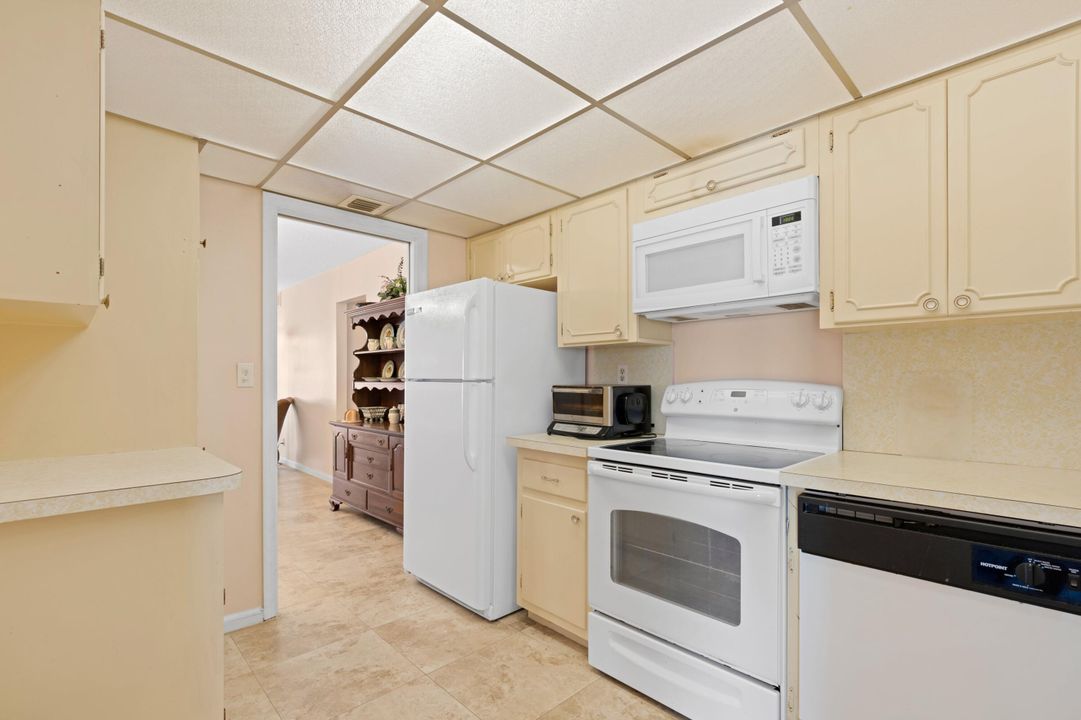 For Sale: $350,000 (2 beds, 2 baths, 1400 Square Feet)