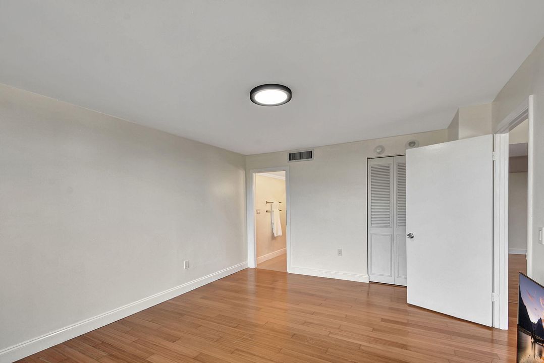 For Sale: $399,900 (3 beds, 2 baths, 1215 Square Feet)