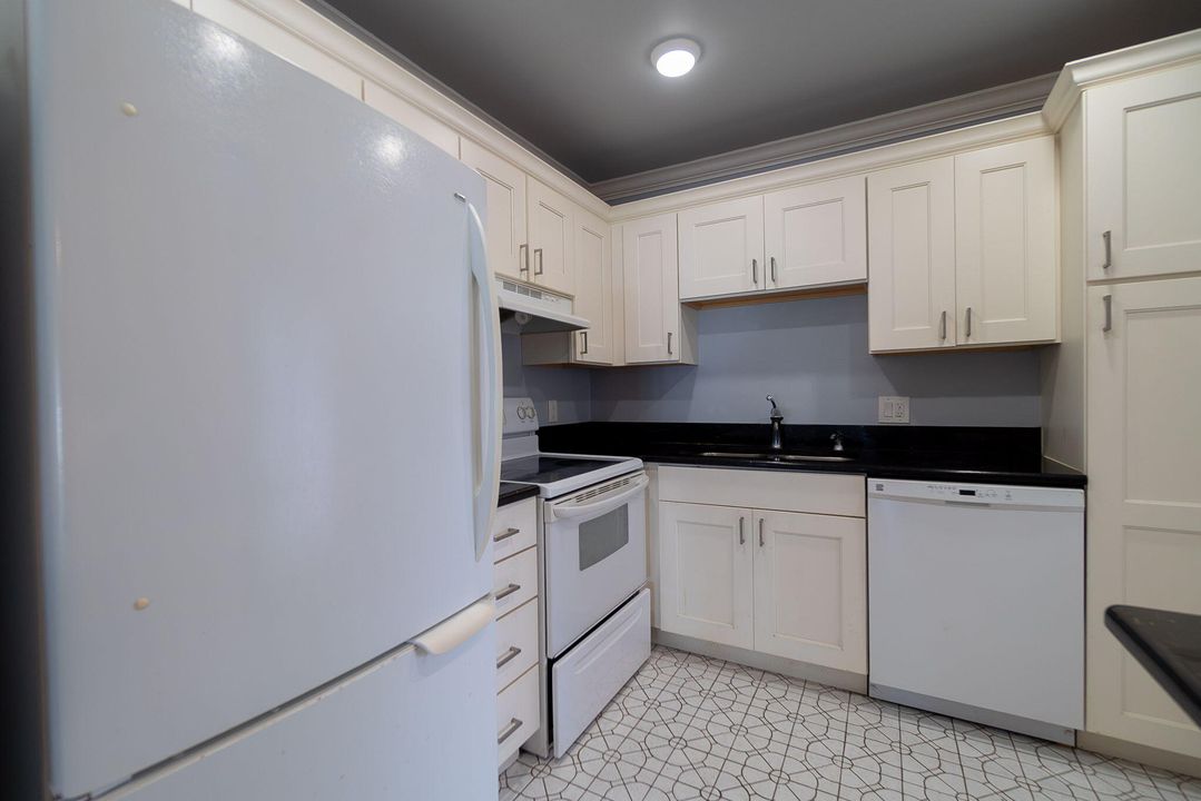 For Sale: $199,900 (2 beds, 2 baths, 1095 Square Feet)