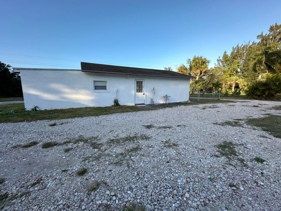 Active With Contract: $1,000,000 (3 beds, 2 baths, 3054 Square Feet)
