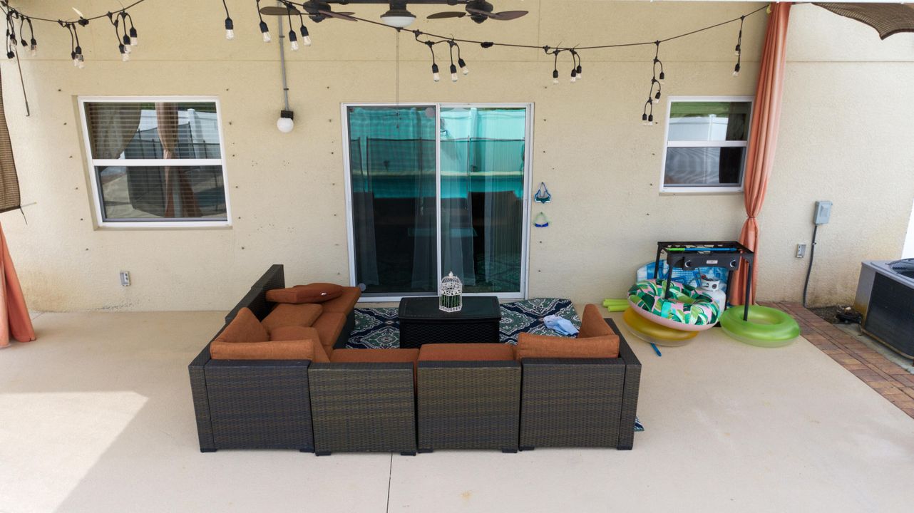 For Sale: $510,000 (4 beds, 2 baths, 2376 Square Feet)
