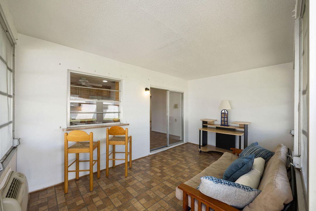 For Rent: $2,000 (2 beds, 1 baths, 888 Square Feet)