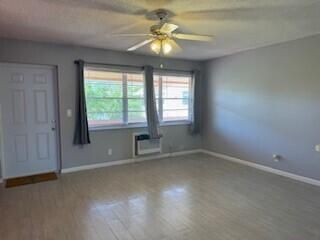 For Sale: $89,900 (1 beds, 1 baths, 570 Square Feet)