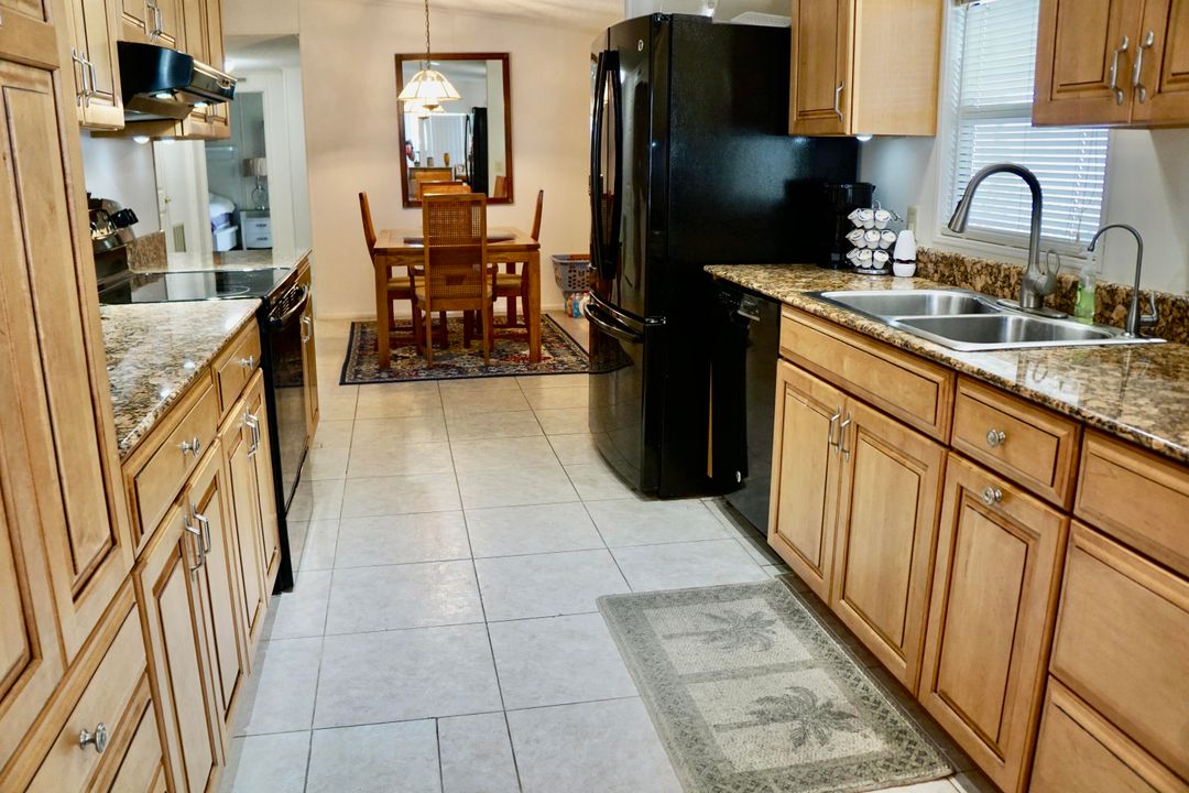 For Sale: $149,900 (2 beds, 2 baths, 1352 Square Feet)