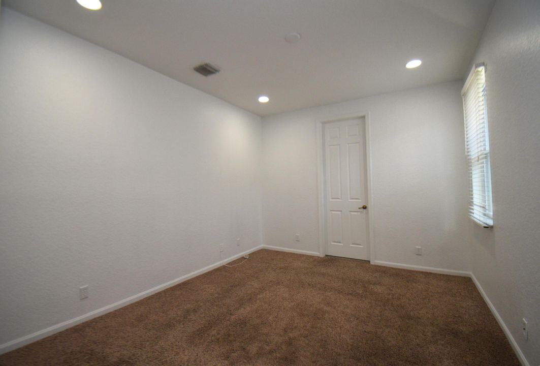 For Rent: $3,100 (3 beds, 3 baths, 1678 Square Feet)