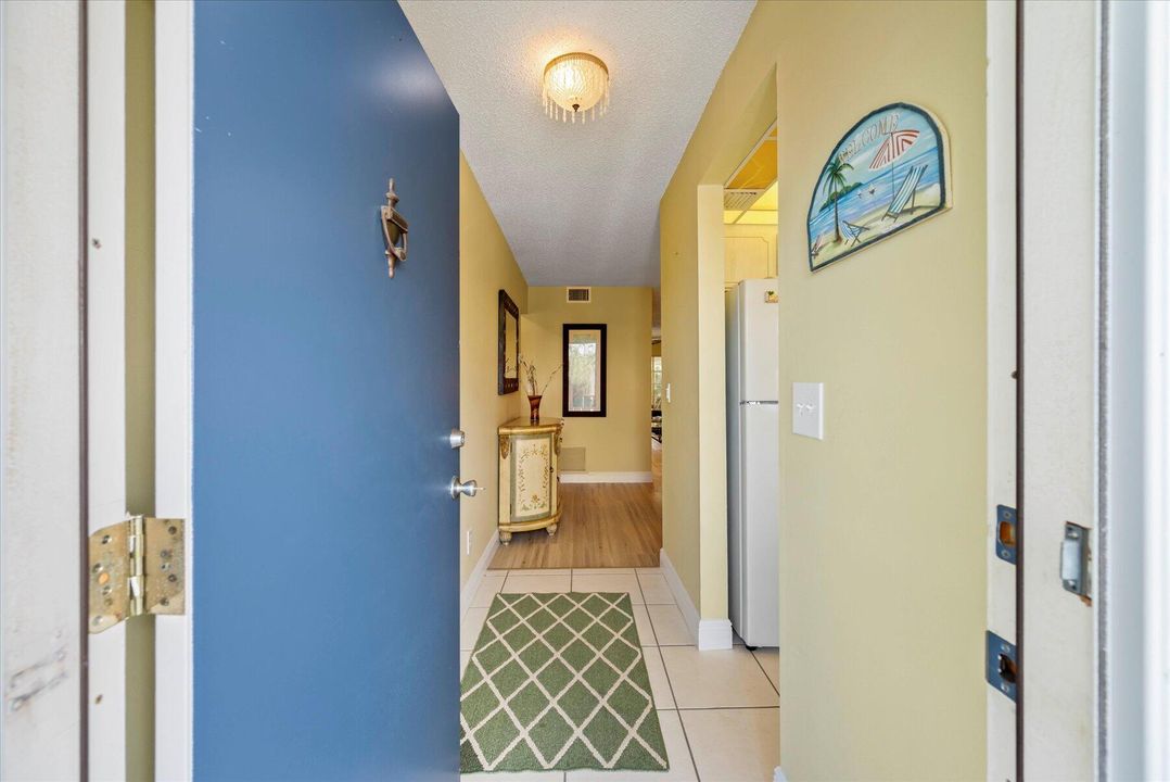 Active With Contract: $1,600 (2 beds, 2 baths, 1005 Square Feet)