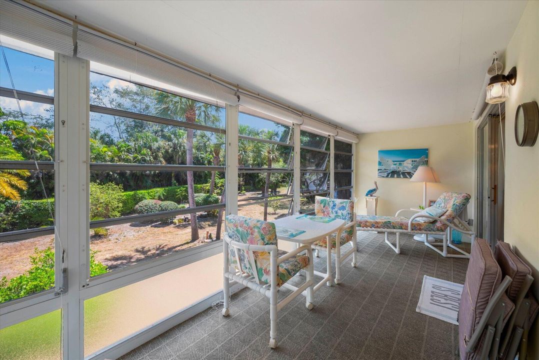 Active With Contract: $1,600 (2 beds, 2 baths, 1005 Square Feet)