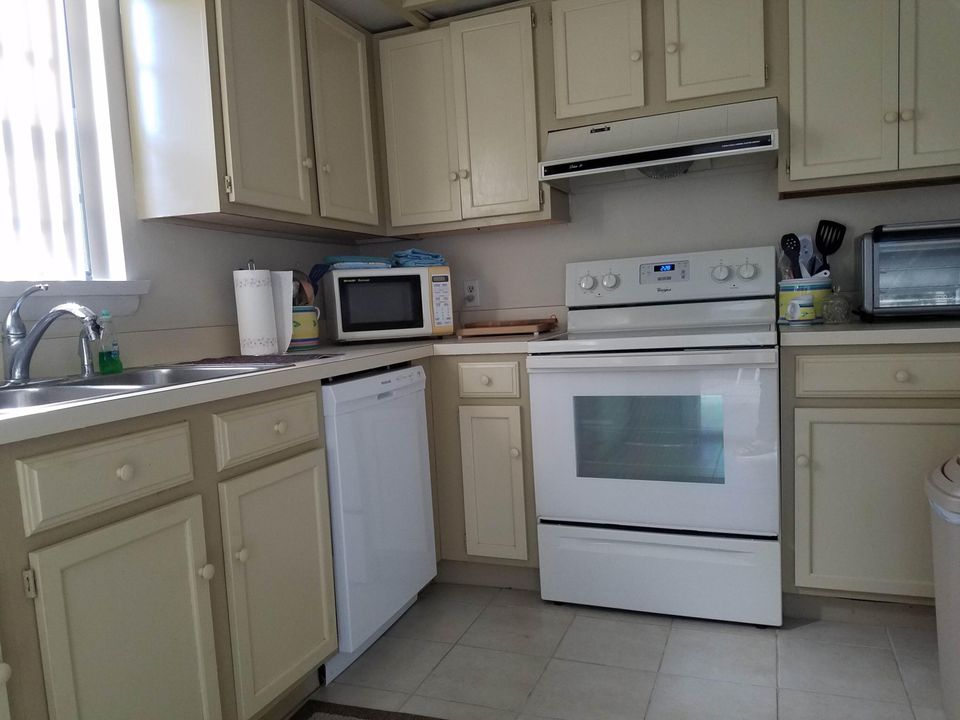For Rent: $2,200 (2 beds, 2 baths, 1384 Square Feet)