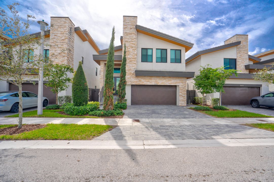 Active With Contract: $1,350,000 (4 beds, 3 baths, 2920 Square Feet)