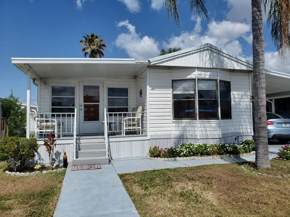 For Sale: $144,000 (2 beds, 2 baths, 1138 Square Feet)