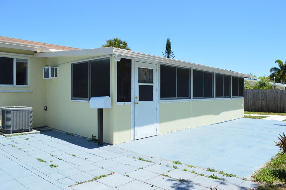 For Sale: $650,000 (4 beds, 2 baths, 1736 Square Feet)