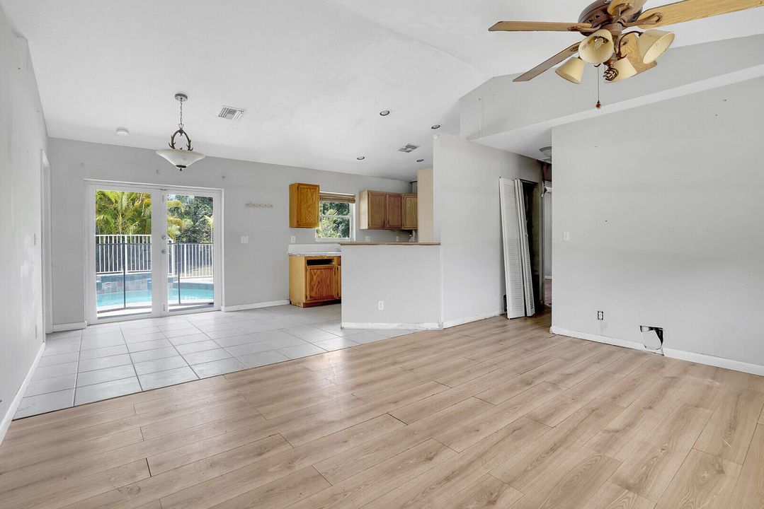 Active With Contract: $459,900 (3 beds, 2 baths, 1152 Square Feet)