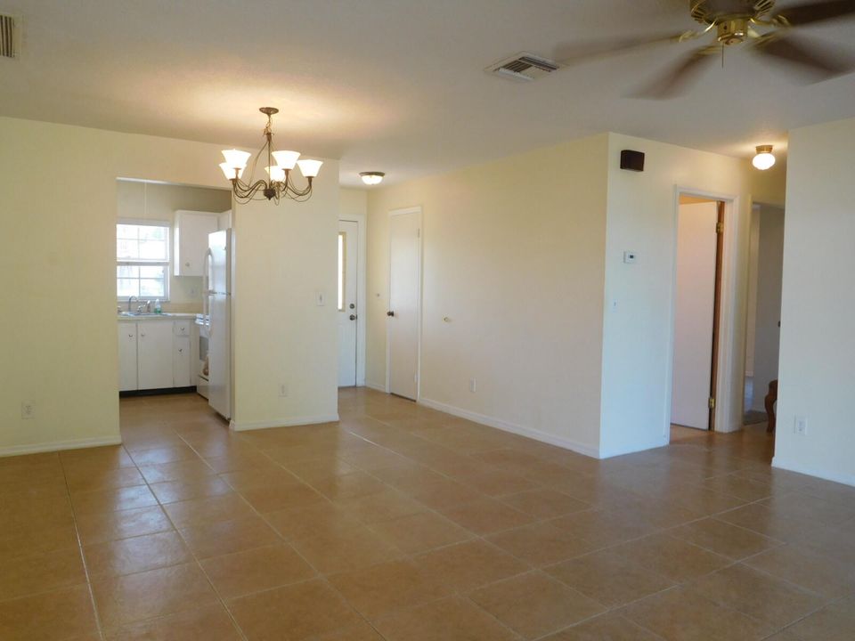 For Sale: $277,553 (2 beds, 2 baths, 944 Square Feet)