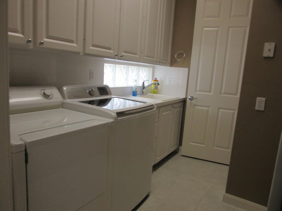 For Rent: $3,795 (3 beds, 2 baths, 1711 Square Feet)