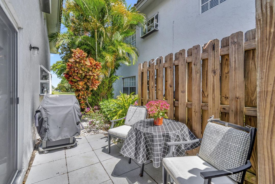 For Sale: $455,000 (2 beds, 2 baths, 1887 Square Feet)