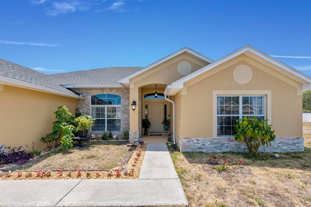 For Sale: $445,000 (4 beds, 2 baths, 2353 Square Feet)