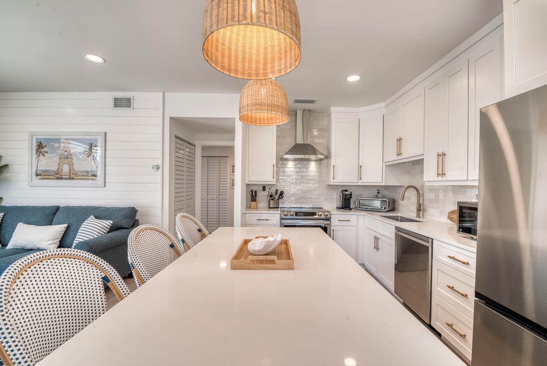 For Sale: $498,990 (1 beds, 1 baths, 662 Square Feet)