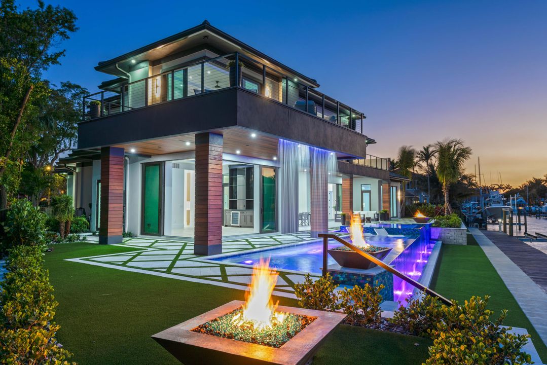 Active With Contract: $12,999,999 (5 beds, 6 baths, 7210 Square Feet)