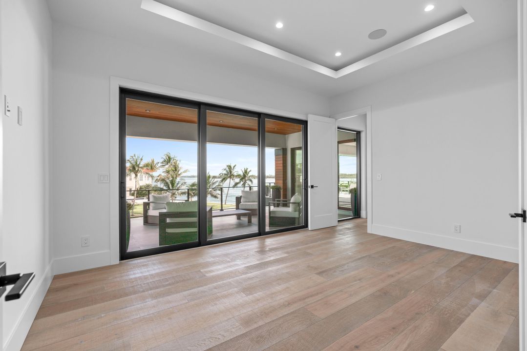 Active With Contract: $12,999,999 (5 beds, 6 baths, 7210 Square Feet)