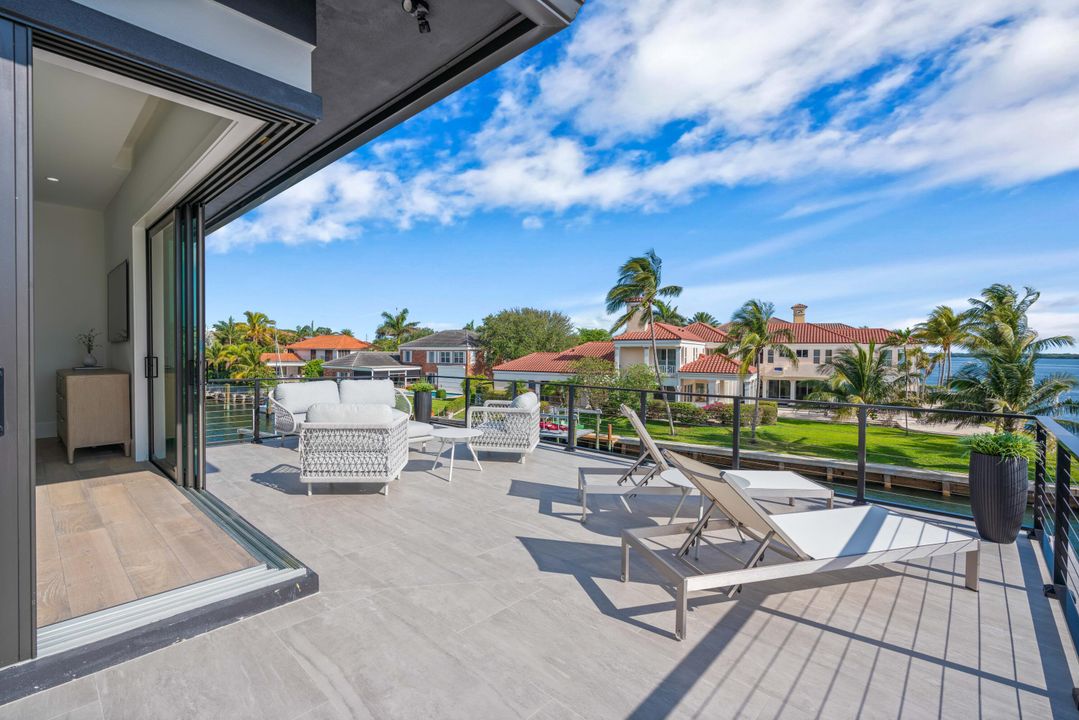 For Sale: $12,999,999 (5 beds, 4 baths, 7210 Square Feet)