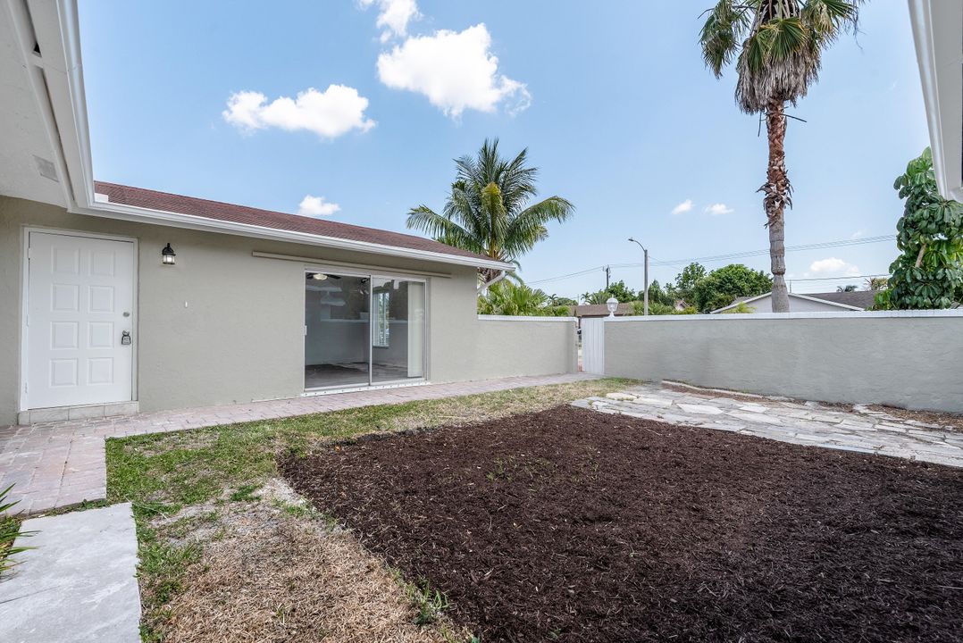 For Sale: $529,900 (3 beds, 2 baths, 1483 Square Feet)