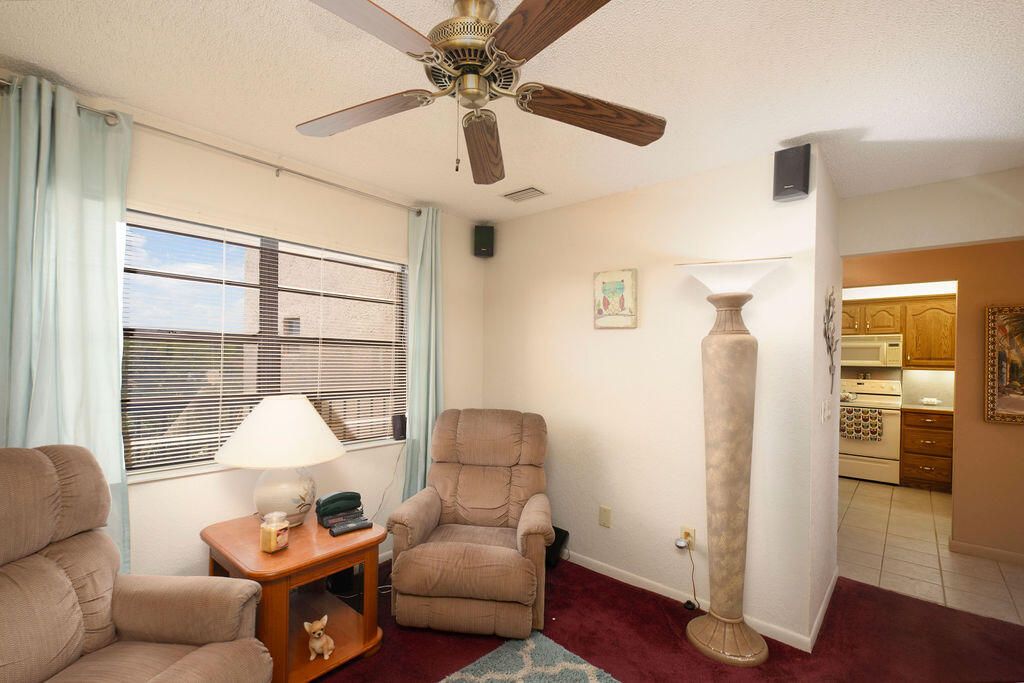 For Sale: $144,000 (2 beds, 2 baths, 964 Square Feet)