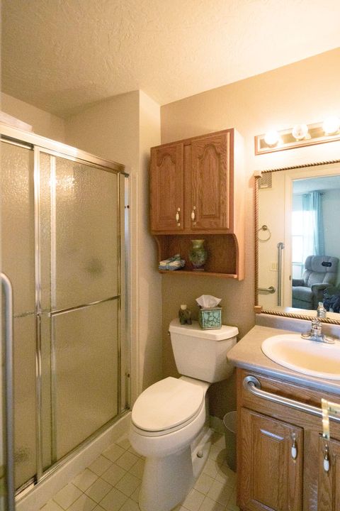 For Sale: $144,000 (2 beds, 2 baths, 964 Square Feet)