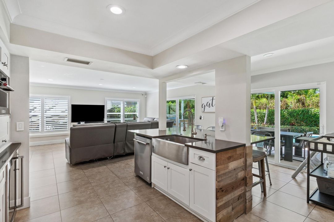Active With Contract: $1,199,000 (4 beds, 3 baths, 3162 Square Feet)
